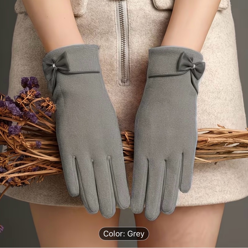 Elegant Gray Women's Touchscreen Winter Gloves with Bow Detail and Plush Lining - Picture 8 of 8